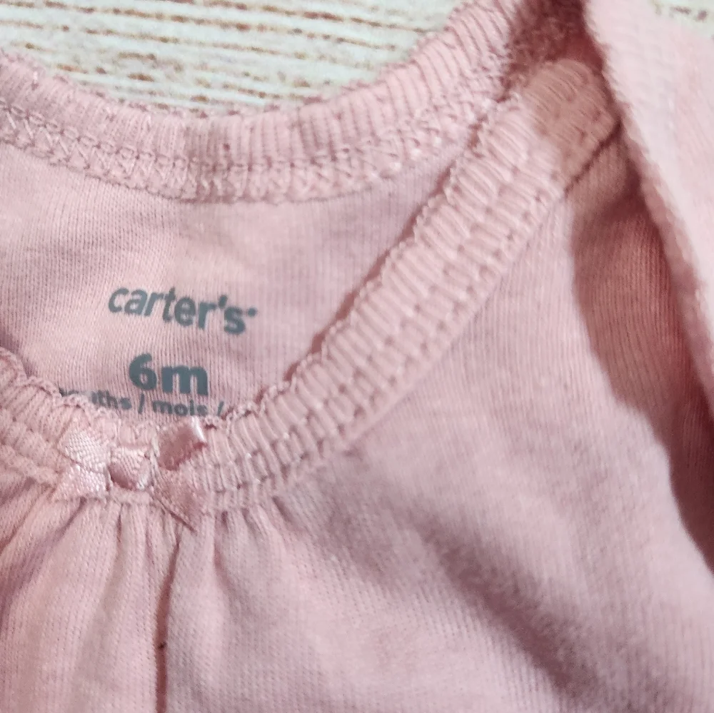 4‎ onesie lot. size 6 months